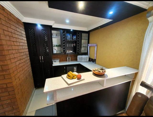 4 BEDROOM HOUSE FOR SALE IN THE ORCHARDS